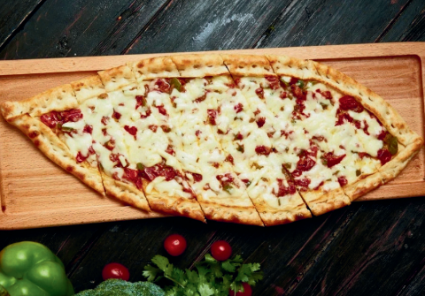 Пиде с мясом и сыром