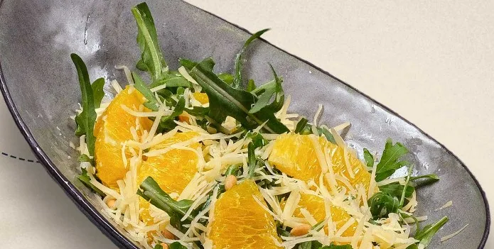 Салат с рукколой и апельсином