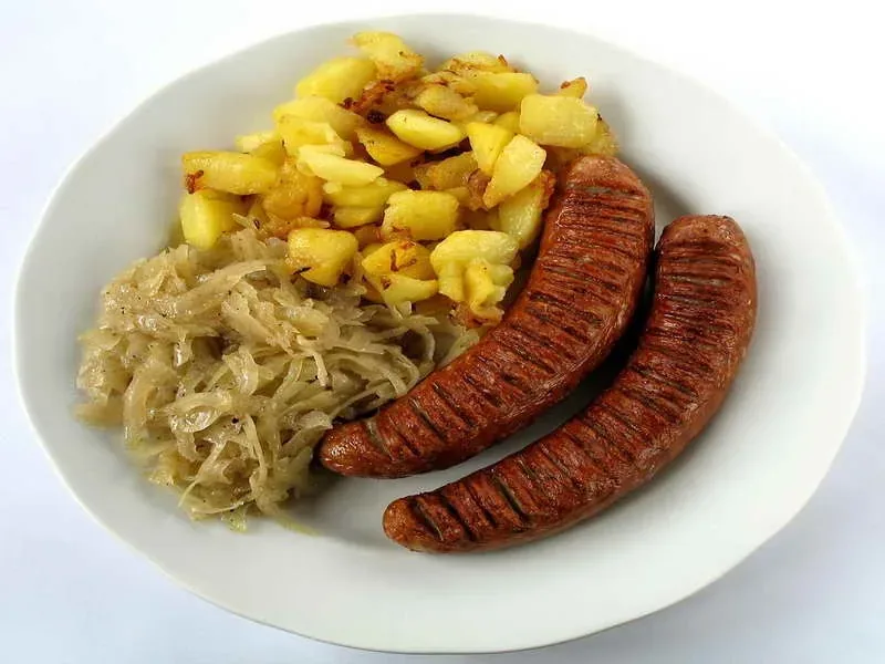 Сосиска с гарниром 